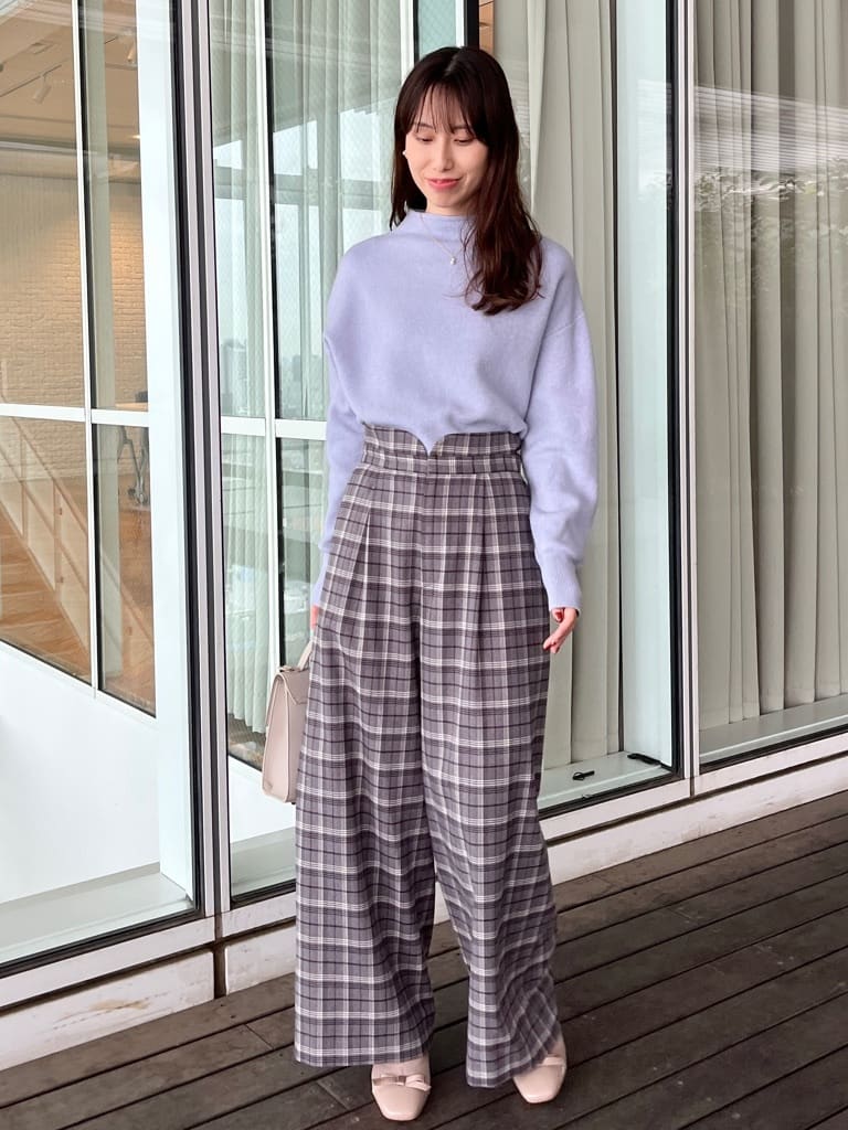 はばさんの「Couture brooch｜【ゆるふわ・通勤】リッシュアンゴラ バックパール調ニット」を使ったコーディネート