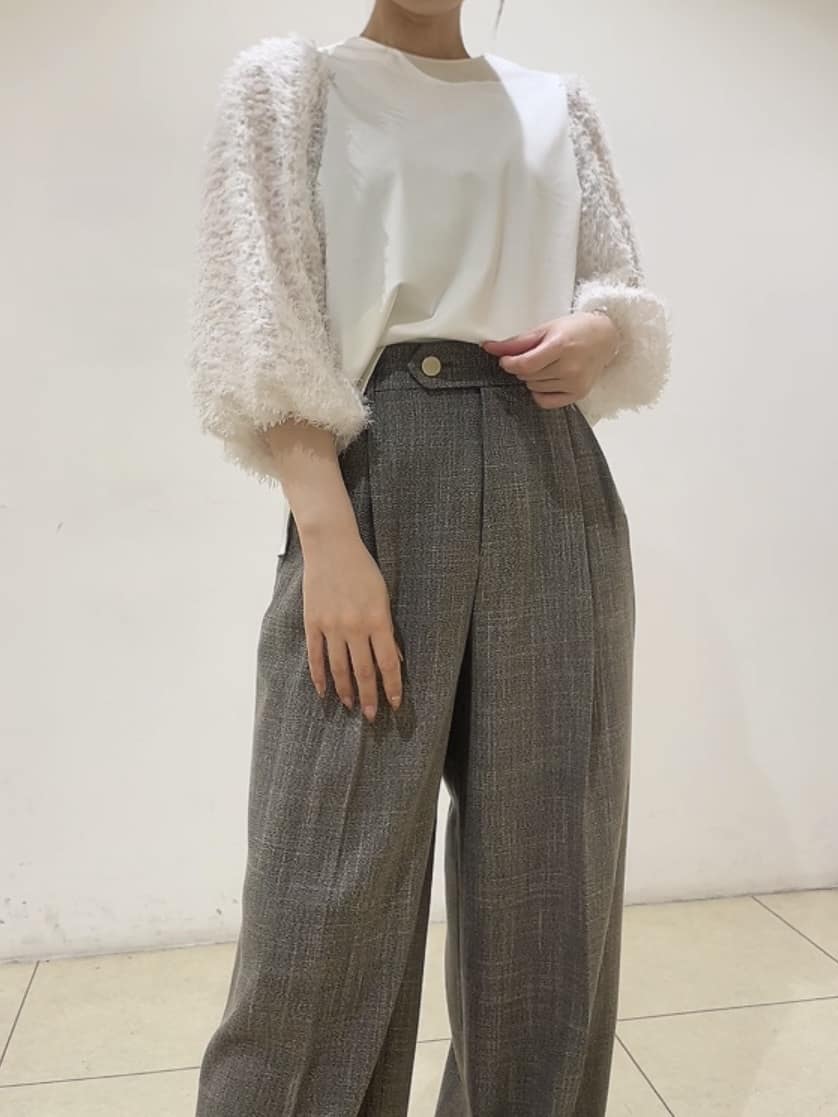 watanabeさんの「UNTITLED｜【丸首/Tシャツ風/短丈】シャギースリーブ ポンチカットソー」を使ったコーディネート