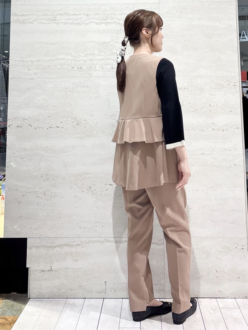 かほさんの「OPAQUE.CLIP｜ステップヘムテーパードパンツ／セットアップ対応可【洗濯機洗い可】」を使ったコーディネート