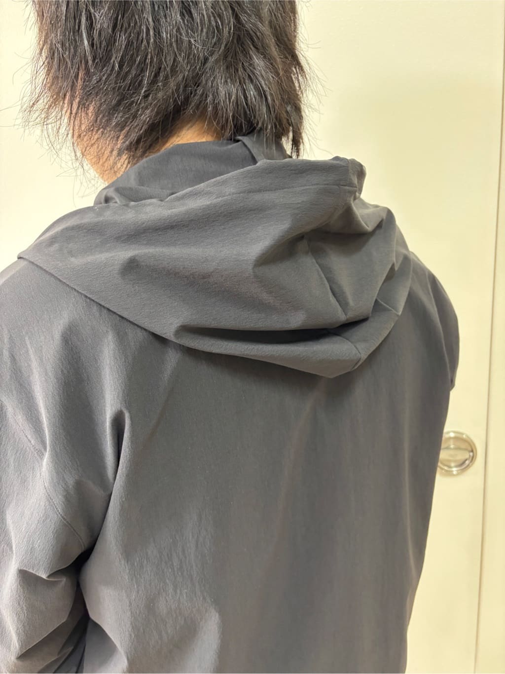あきやまさんの「TAKEO KIKUCHI｜【3D ナイロン ストレッチ】ジップアップ フードブルゾン」を使ったコーディネート