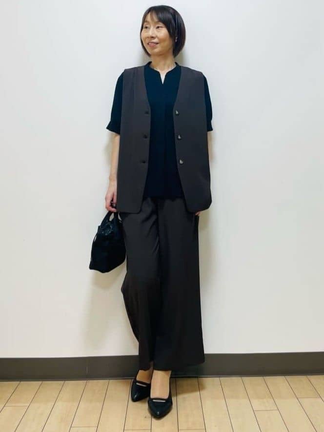 Riiさんの「Reflect｜【ウエスト総ゴム／セットアップ／単品使いOK◎】ベスト＋ストレートパンツセット」を使ったコーディネート