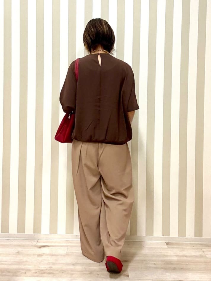 pieceさんの「SHOO･LA･RUE｜【S-LL】腰まわりや太ももを自然にカバー タックワイドパンツ」を使ったコーディネート