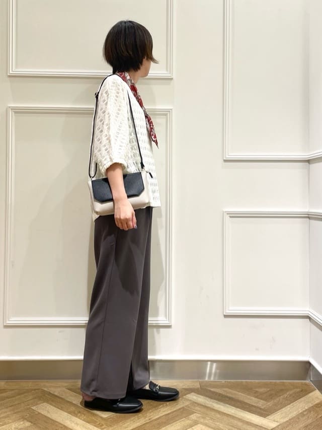 SOさんの「SHOO･LA･RUE｜【S-LL】涼やかで好印象 シアーチェック ドルマントップス」を使ったコーディネート