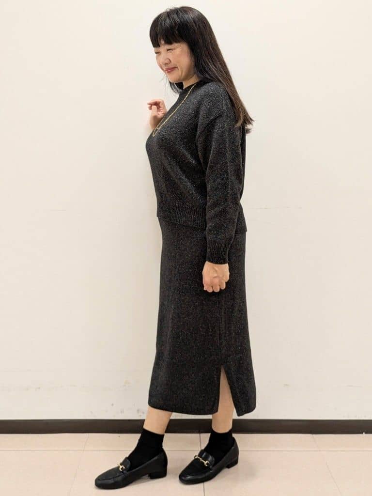 ともさんの「UNTITLED｜【セットアップ可/ウエストゴム】ラメニットナロースカート」を使ったコーディネート