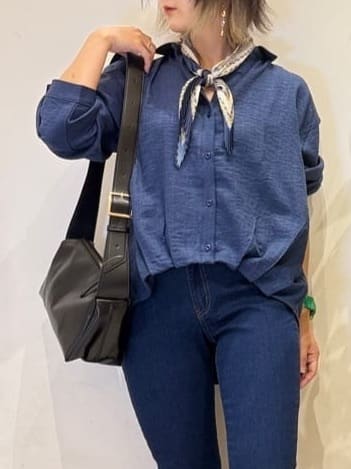 misakiさんの「SHOO･LA･RUE｜【S-LL】インせず着られる デニムライク前開きブラウス」を使ったコーディネート