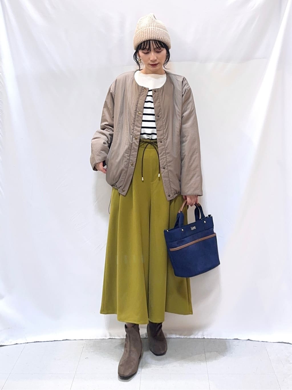 𝐇𝐢𝐫𝐨𝐦𝐢さんの「SHOO･LA･RUE｜【S-LL/2点セット】脚のラインを拾いにくい ベルト付きタックスカーチョパンツ」を使ったコーディネート