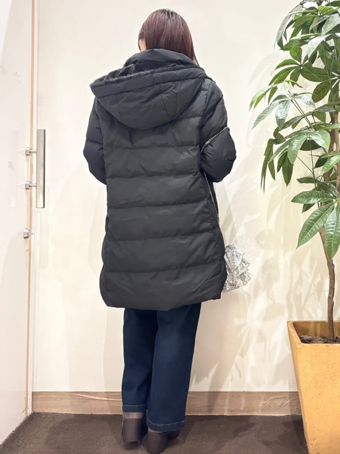 TOWAさんの「SHOO･LA･RUE｜【洗濯機可/撥水】フェイクファーフード ロングダウン」を使ったコーディネート