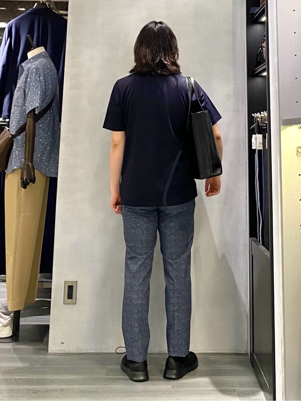 nishiさんの「TAKEO KIKUCHI｜【抗菌防臭】COOL DOTS（R）ドビープリント パンツ」を使ったコーディネート
