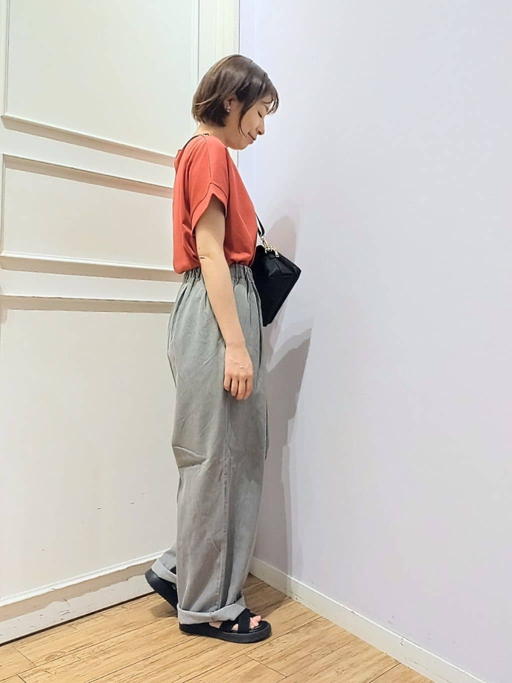 miomioさんの「SHOO･LA･RUE｜【S-LL/汗ジミ軽減/ひんやり/UV】体型カバーに タック入りドルマントップス」を使ったコーディネート