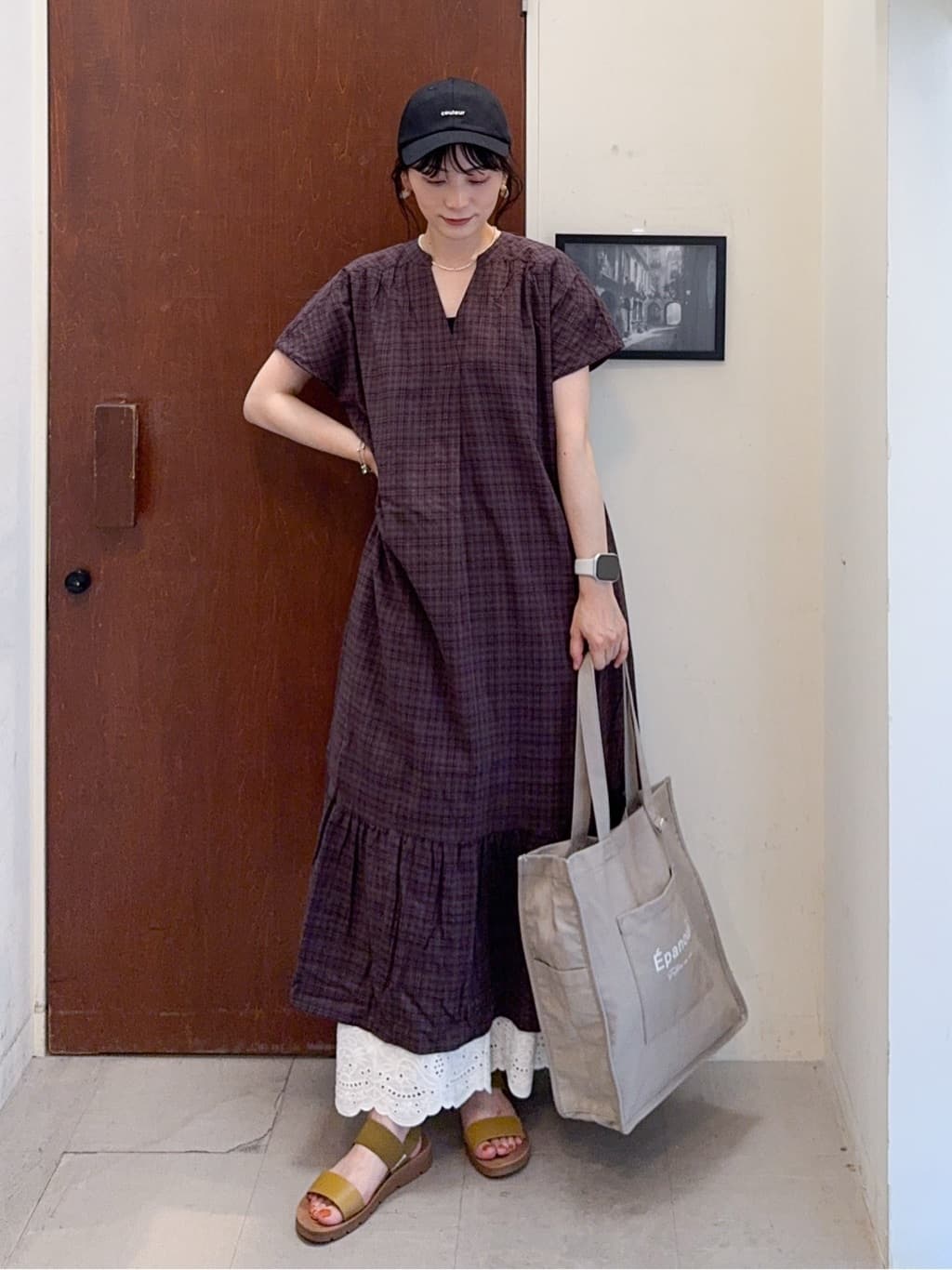 𝐇𝐢𝐫𝐨𝐦𝐢さんの「SHOO･LA･RUE｜【S-LL】華やかさをプラスする 裾刺繍ストレートパンツ」を使ったコーディネート