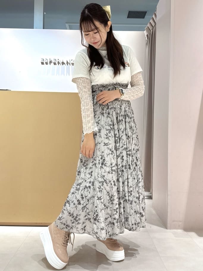 neinaさんの「ESPERANZA｜【EC先行販売】きゅんフィット厚底フラットキルティングスタッズスニーカー」を使ったコーディネート