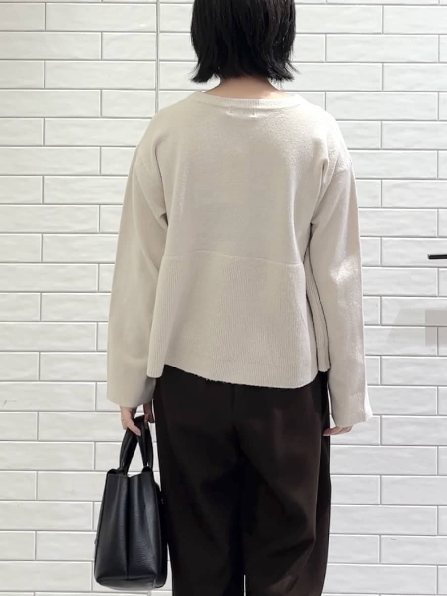 しおりさんの「OPAQUE.CLIP｜ペプラムニット【洗濯機OK】」を使ったコーディネート