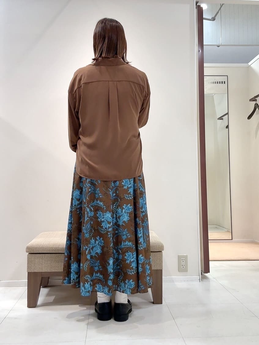 YUIさんの「UNTITLED｜【セットアップ可/スキッパー/ゆったり】リラクパウダーシャツ」を使ったコーディネート