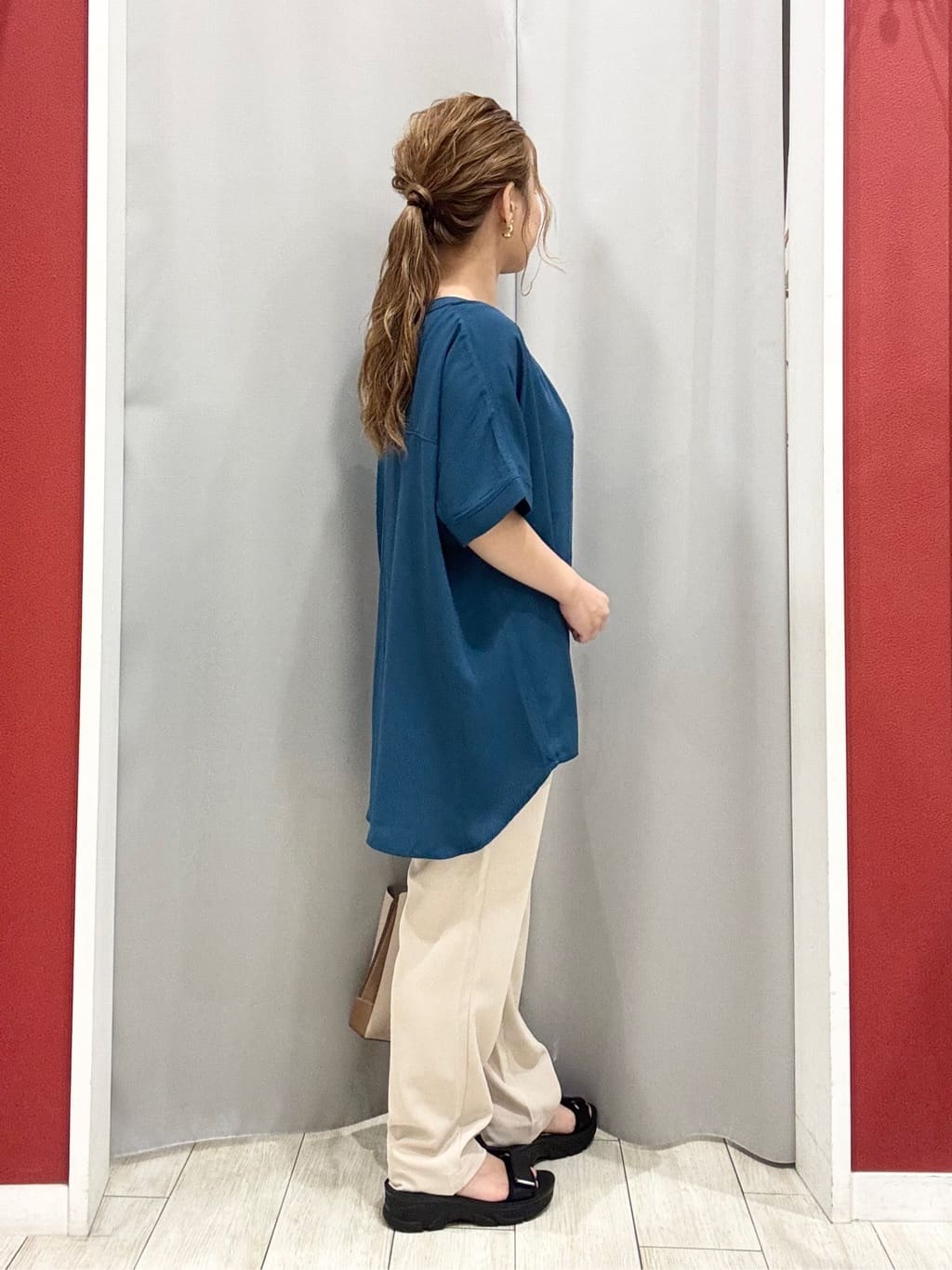 shioさんの「SHOO･LA･RUE｜【洗える/プチプラ】大人の抜け感をプラスする バンドカラーシャツ」を使ったコーディネート