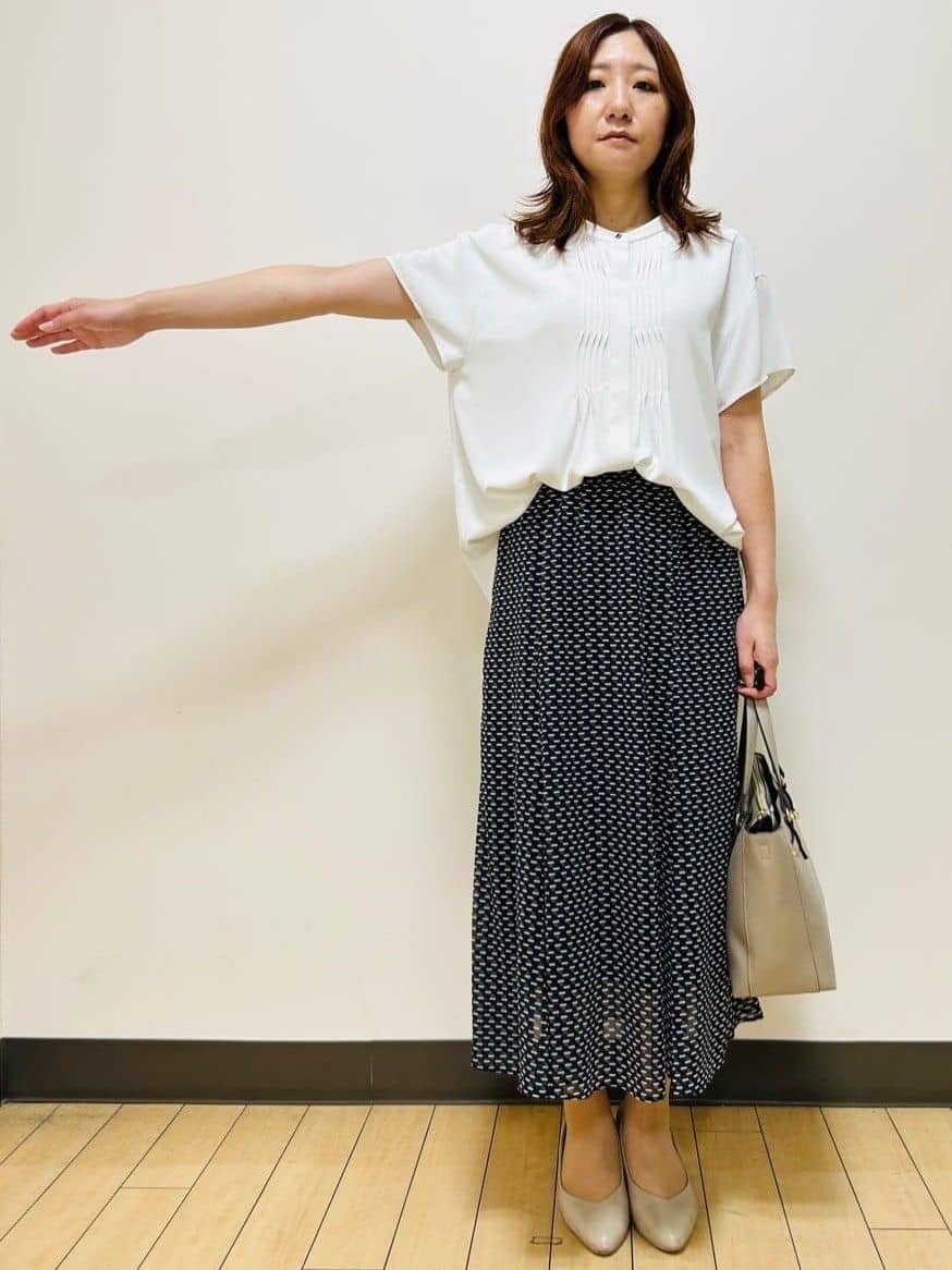 miiiさんの「Reflect｜【インナーに◎／すっきり見え！長め丈】タックデティールブラウス」を使ったコーディネート
