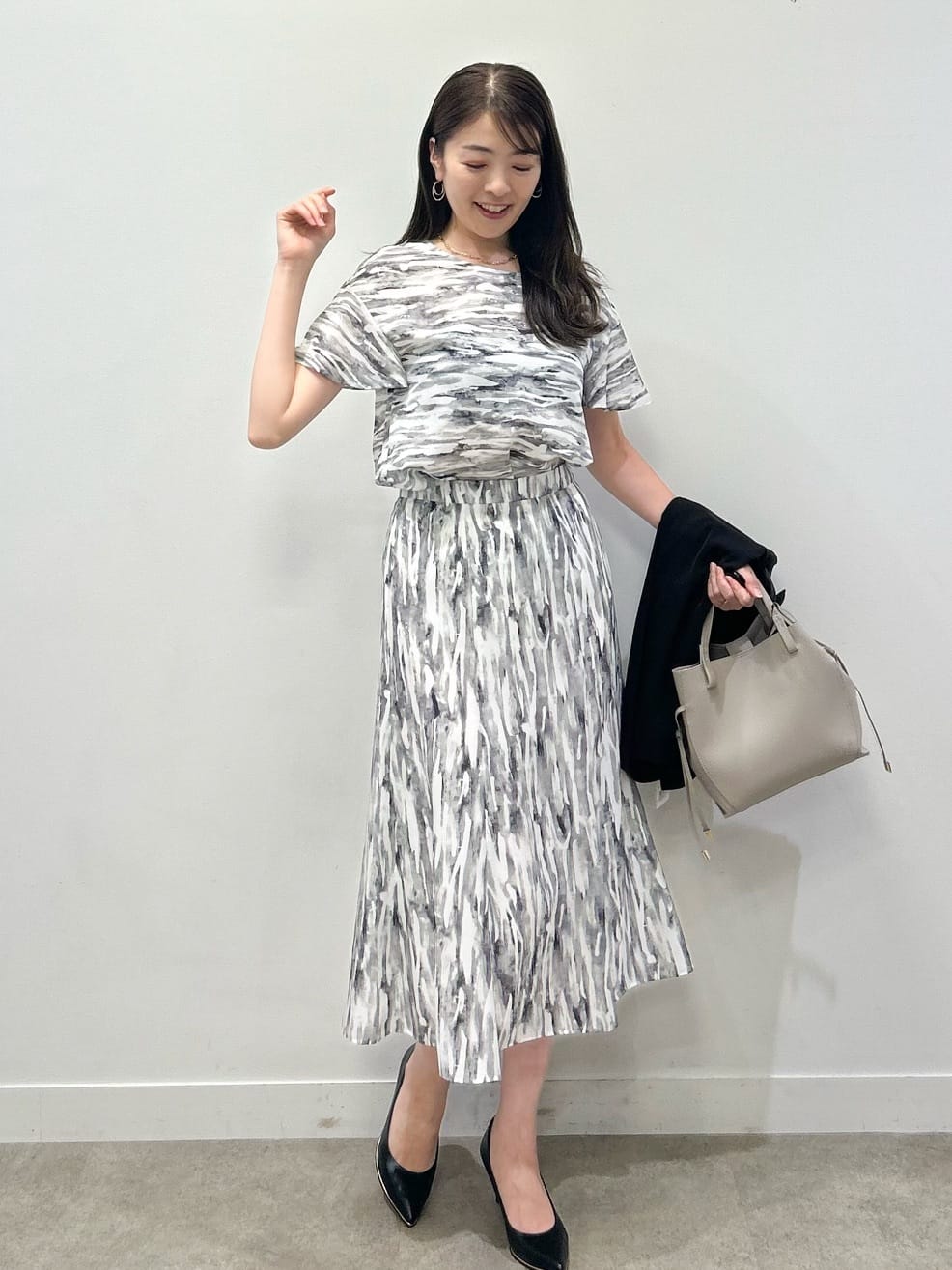 hayaseさんの「COUP DE CHANCE｜【手洗い可／日本製】プリント柄ブラウス」を使ったコーディネート