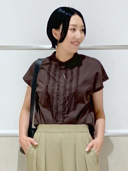 eriko さんの「Dessin｜【洗える】スタンドカラーフリルブラウス」を使ったコーディネート