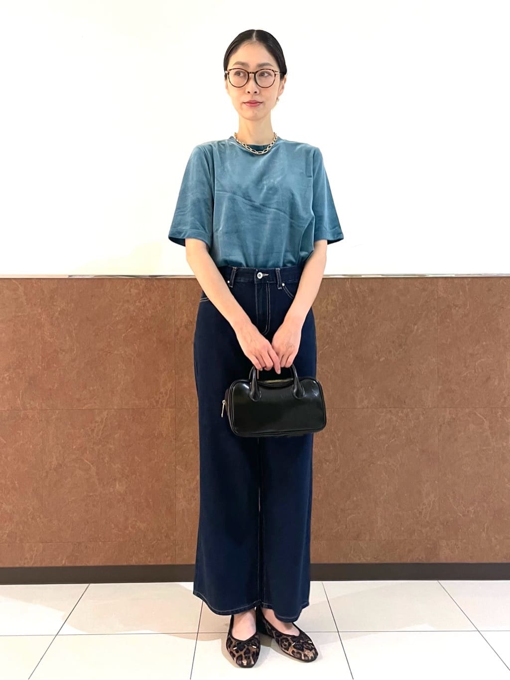 CHIHARUさんの「OPAQUE.CLIP｜《andGIRL掲載》ベロアボクシーTシャツ【洗濯機洗い可】」を使ったコーディネート
