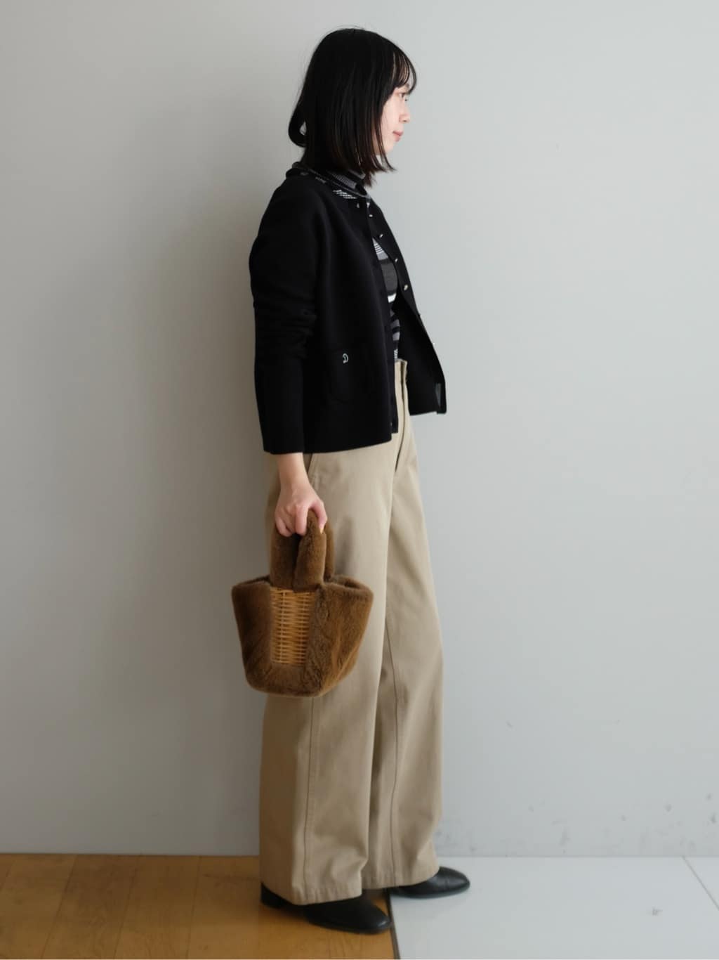 Kishimotoさんの「DRESSTERIOR｜シルクブレンドメリノウールリブプルオーバー」を使ったコーディネート