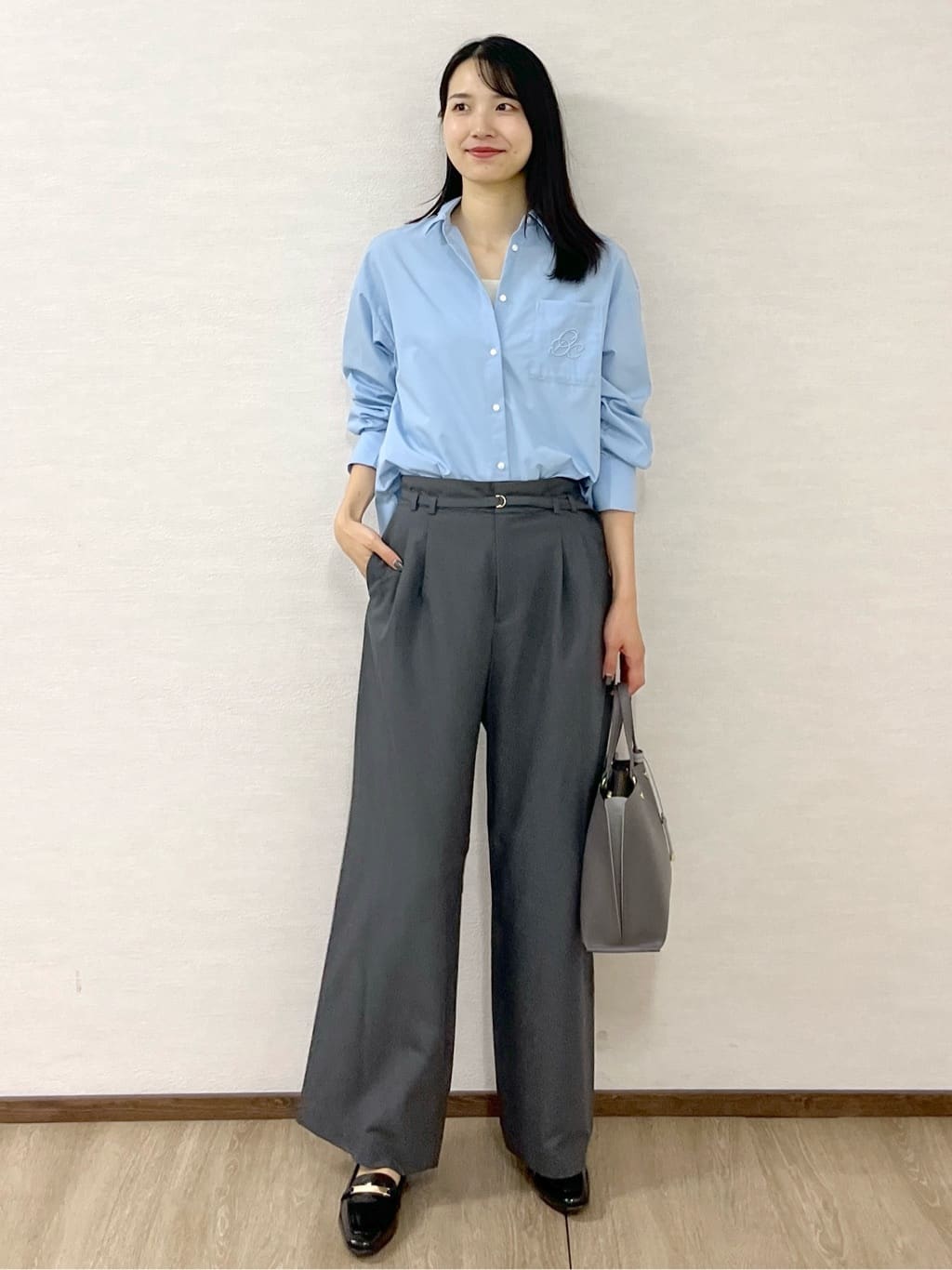 sachikoさんの「OPAQUE.CLIP｜ポケット刺繍レギュラーカラーシャツ【洗濯機OK】」を使ったコーディネート