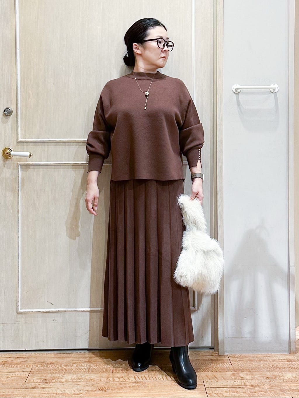 umeさんの「SHOO･LA･RUE｜キラキラバックストレッチブーツ」を使ったコーディネート