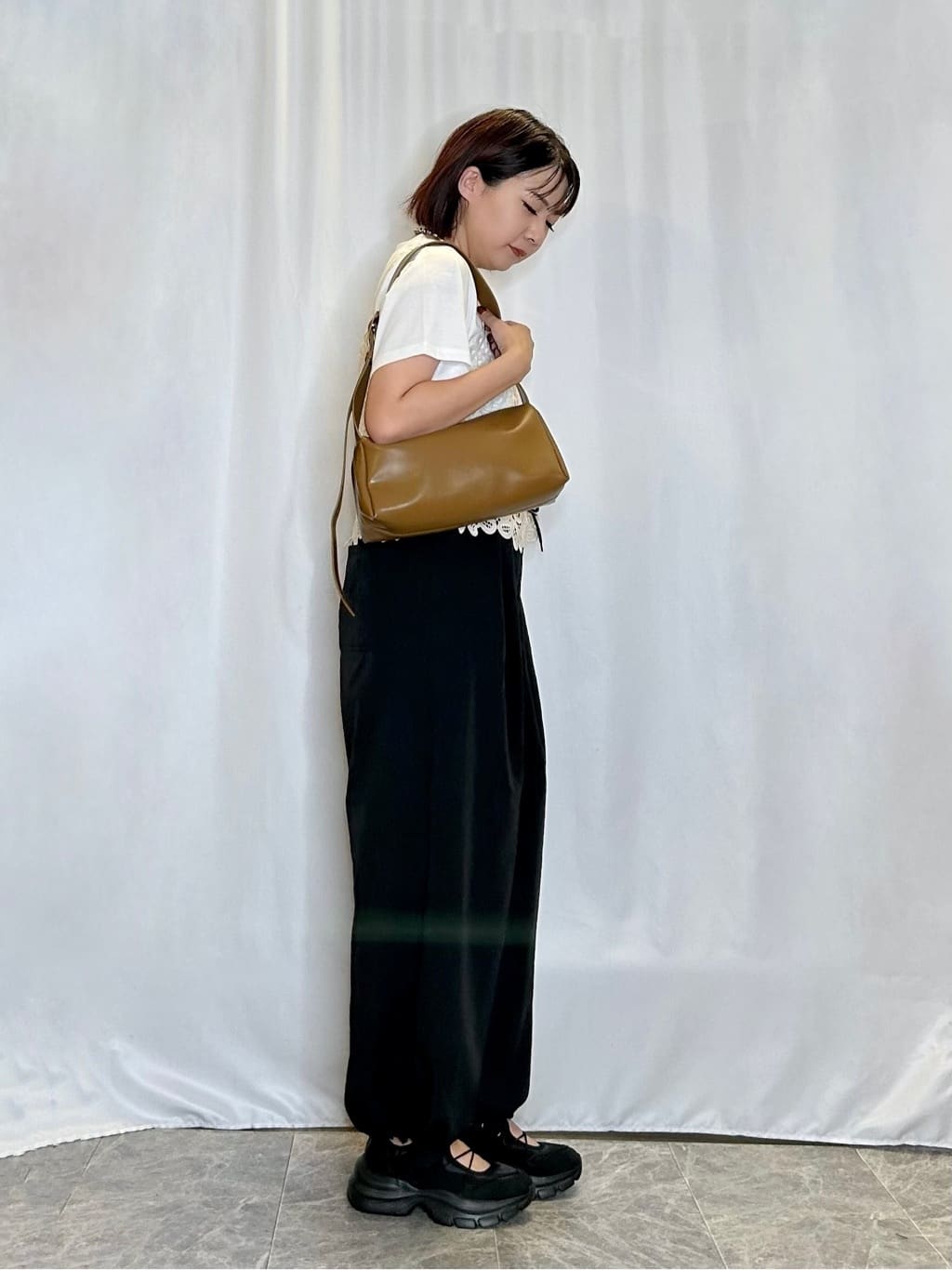 ネリさんの「SHOO･LA･RUE｜【2点セット/ひんやり】レースビスチェ＋Tシャツ」を使ったコーディネート