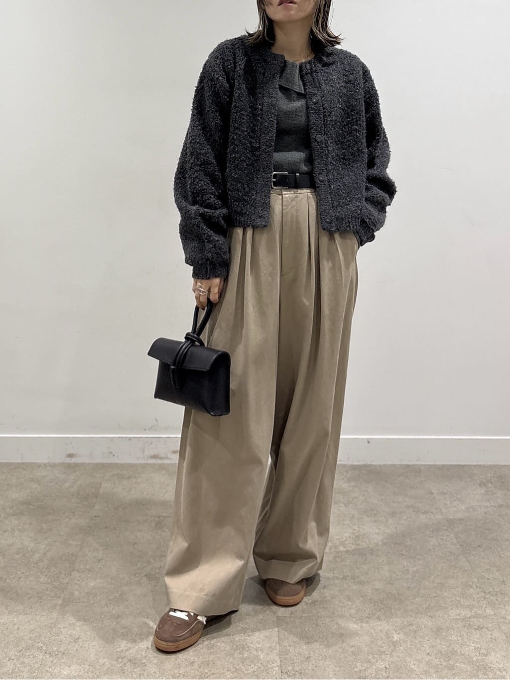 kotakiさんの「INDIVI｜【再入荷】アシメオフショルニット」を使ったコーディネート