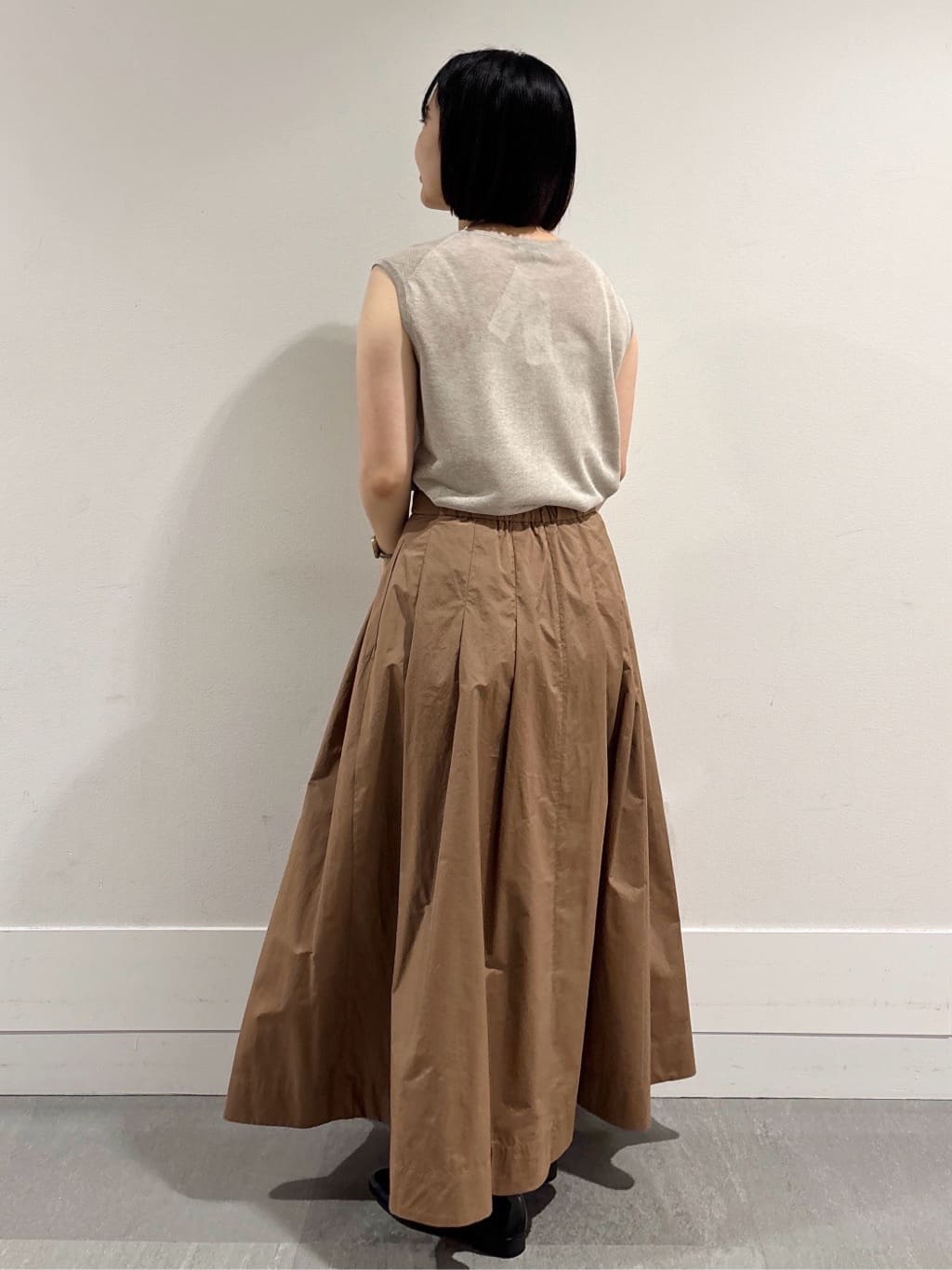 モエカさんの「UNTITLED｜【アンサンブル可/洗える】シアーノースリーブ プルオーバー」を使ったコーディネート