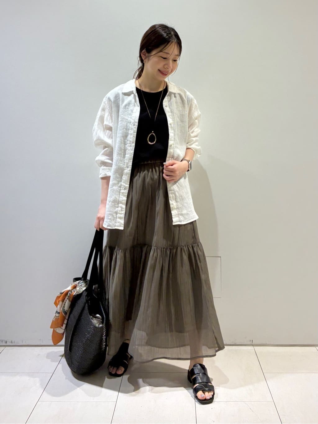 KAOさんの「INDIVI｜【2点セット／着回し◎】ノースリーブ＆ティアードスカート カセット服」を使ったコーディネート