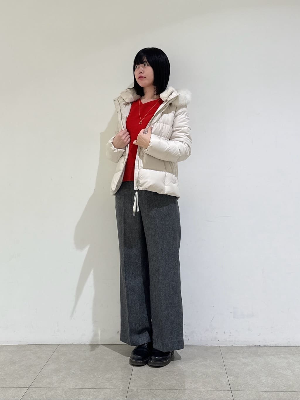 rinaさんの「INDIVI｜【洗える／カシミヤ混】ミドルゲージVネックニット」を使ったコーディネート