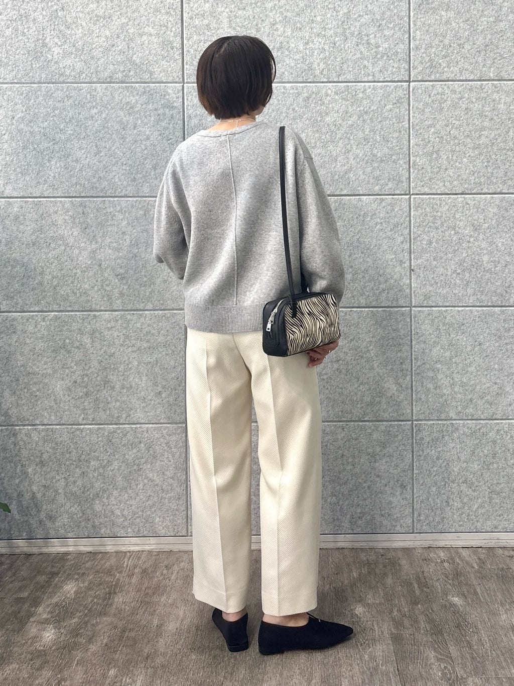 yuriさんの「INDIVI｜【褒められパンツ/ウール調素材】ラメ混ワイドパンツ」を使ったコーディネート