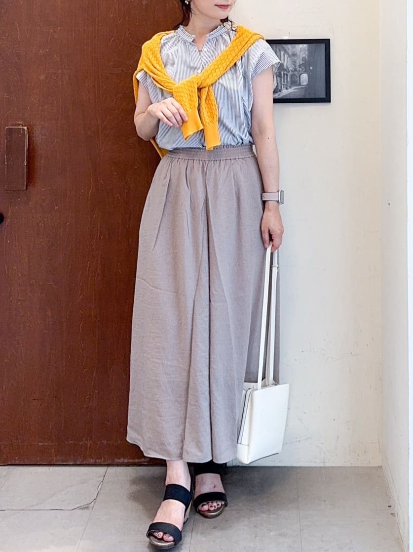 𝐇𝐢𝐫𝐨𝐦𝐢さんの「SHOO･LA･RUE｜【S-LL】透かし編みが大人上品 マルチボタンニットカーディガン」を使ったコーディネート
