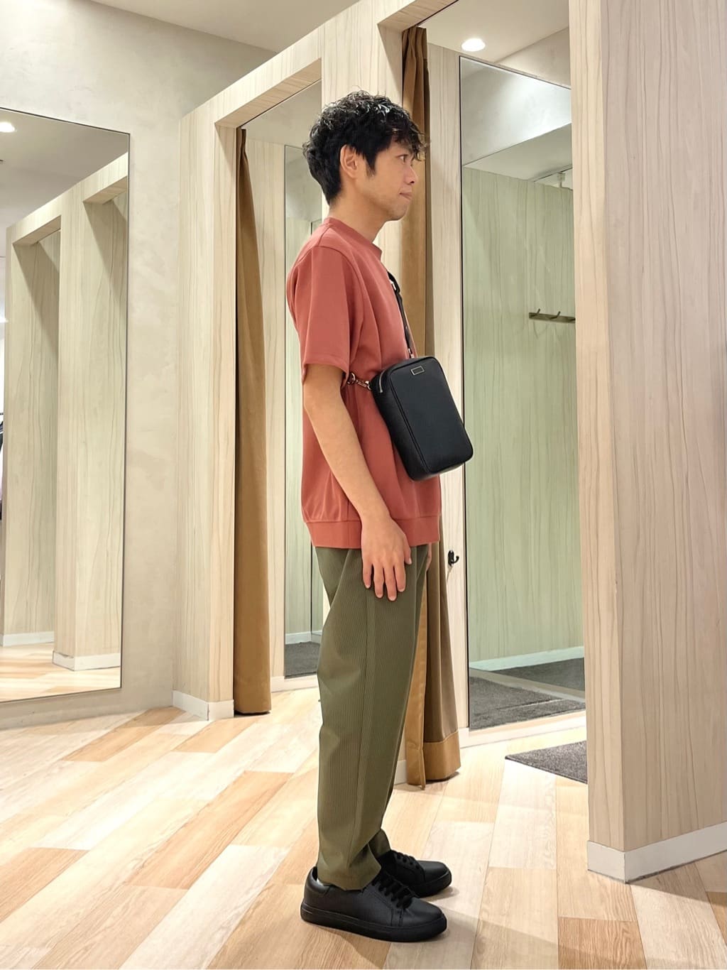 URAさんの「TAKEO KIKUCHI｜マイクロファイバークロスボディバッグ」を使ったコーディネート