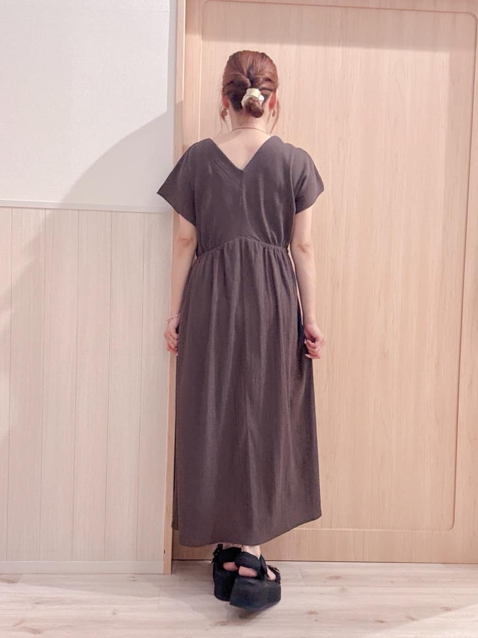 モカさんの「SHOO･LA･RUE｜【前後2WAY】さらりと大人上品に 楊柳フレンチワンピース」を使ったコーディネート