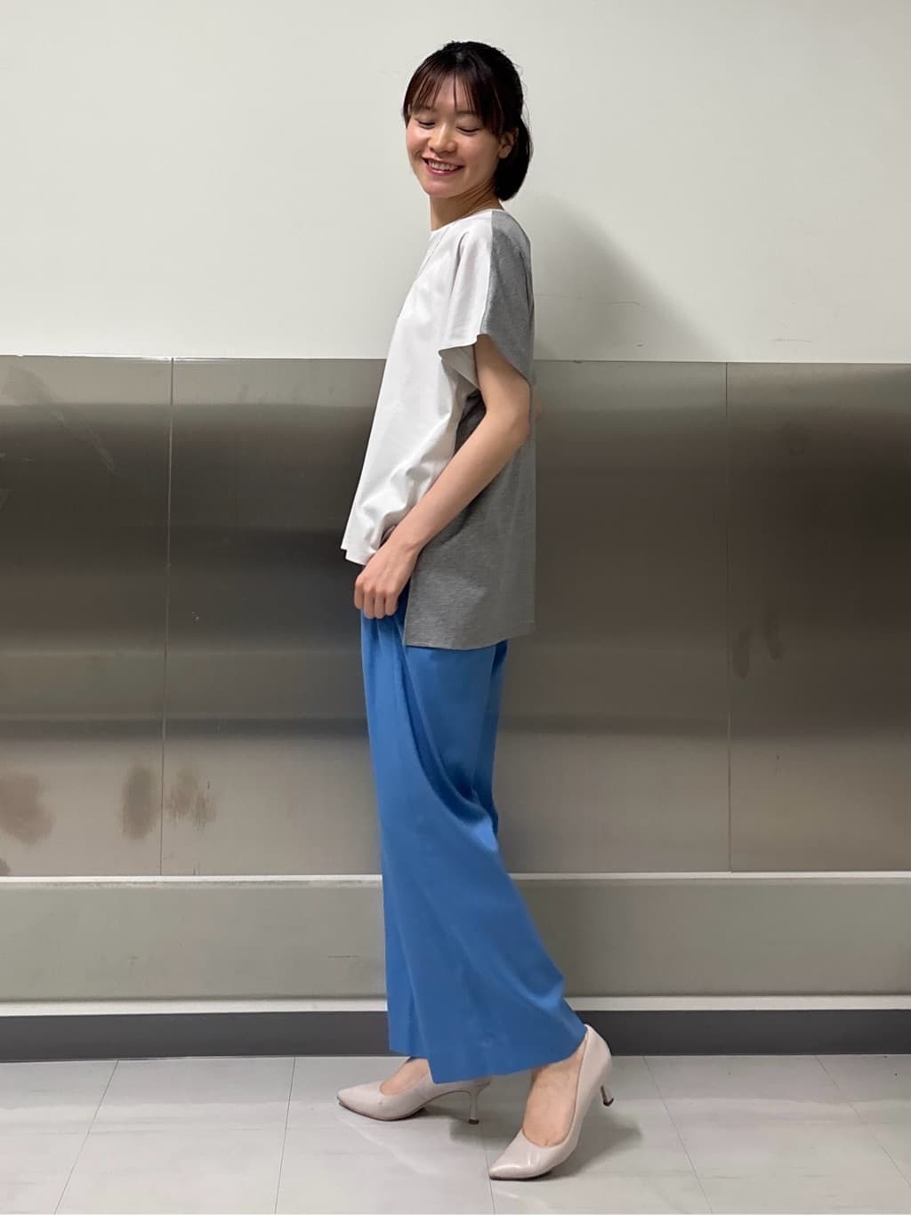 kanaeさんの「INDIVI｜【洗える／汗ジミ防止】バイカラー＆アシメヘム Tシャツ」を使ったコーディネート