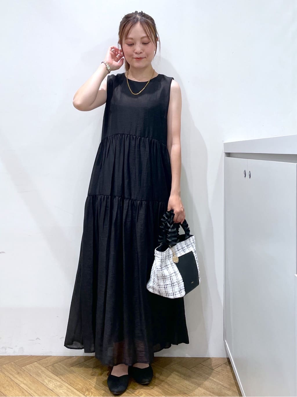 Junさんの「index｜《7色展開／XS-LLサイズ》ビジューボタンクルーネックカーディガン【洗濯機洗い可】」を使ったコーディネート