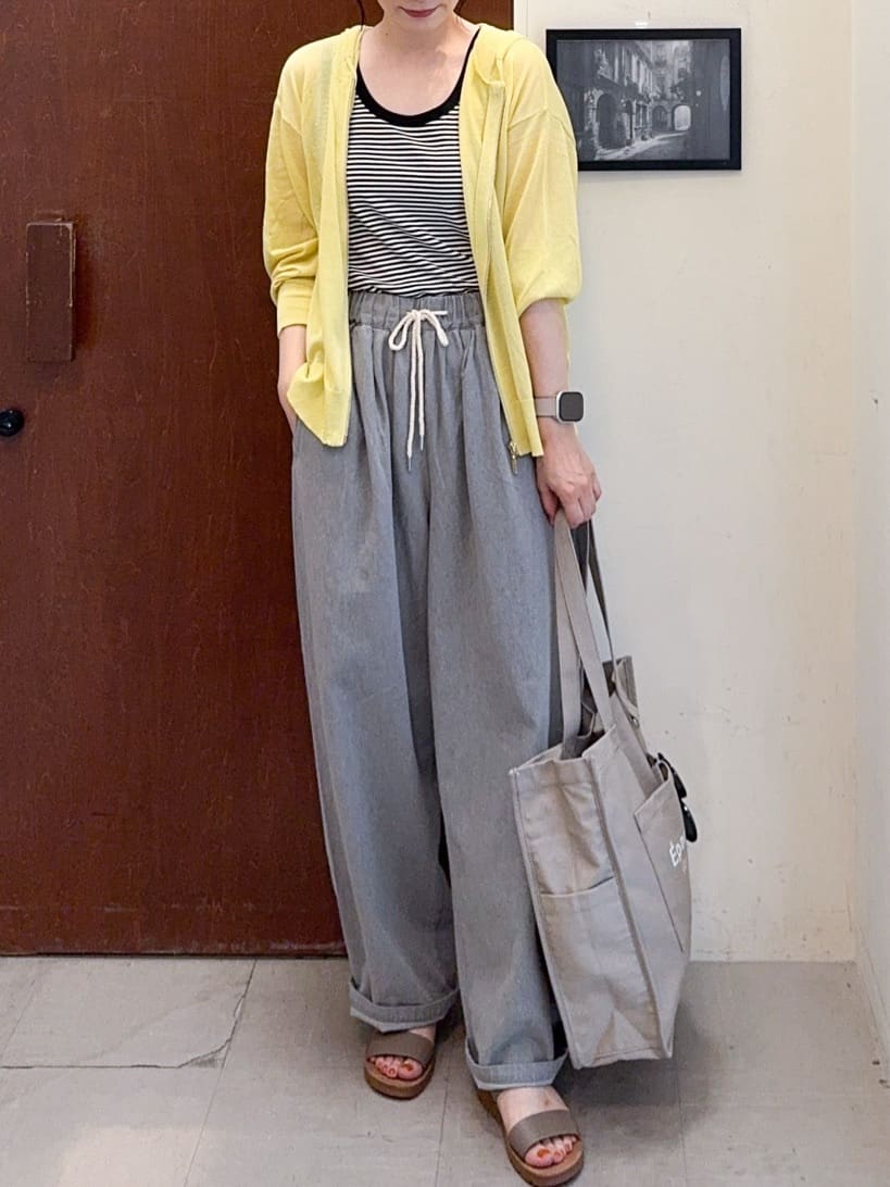 𝐇𝐢𝐫𝐨𝐦𝐢さんの「SHOO･LA･RUE｜冷房対策にも 上品なシアー感のニットパーカ」を使ったコーディネート