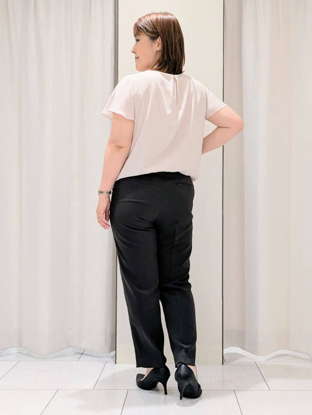 Onumaさんの「UNTITLED｜【通勤スーツ】ライトウェイト テーパードパンツ」を使ったコーディネート
