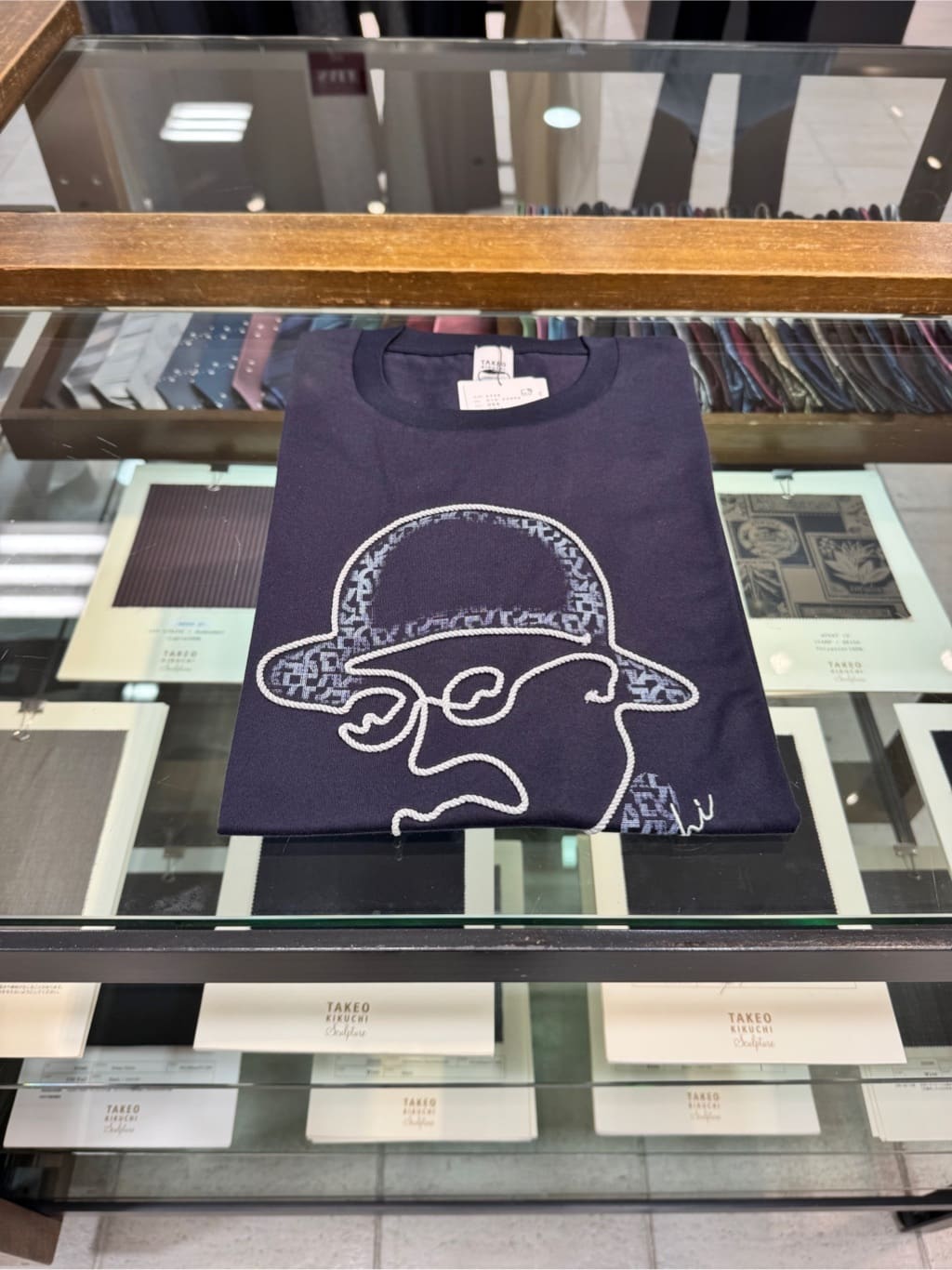 溝端佑太朗さんの「TAKEO KIKUCHI｜◆【Sサイズ～】フェイスロープ刺繍 天竺Tシャツ」を使ったコーディネート