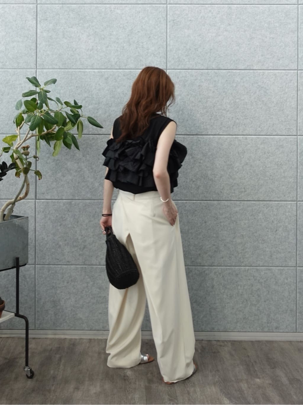 mitsukiさんの「INDIVI｜バッククロスモードパンツ」を使ったコーディネート