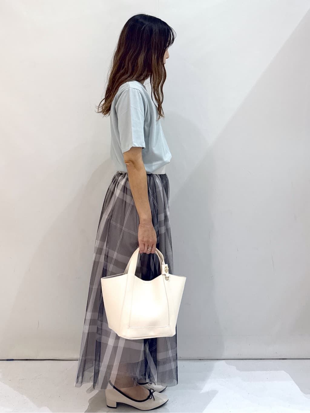 hirokoさんの「OPAQUE.CLIP｜スパンコール刺繍ロゴTシャツ【洗濯機洗い可／接触冷感／UVケア】」を使ったコーディネート