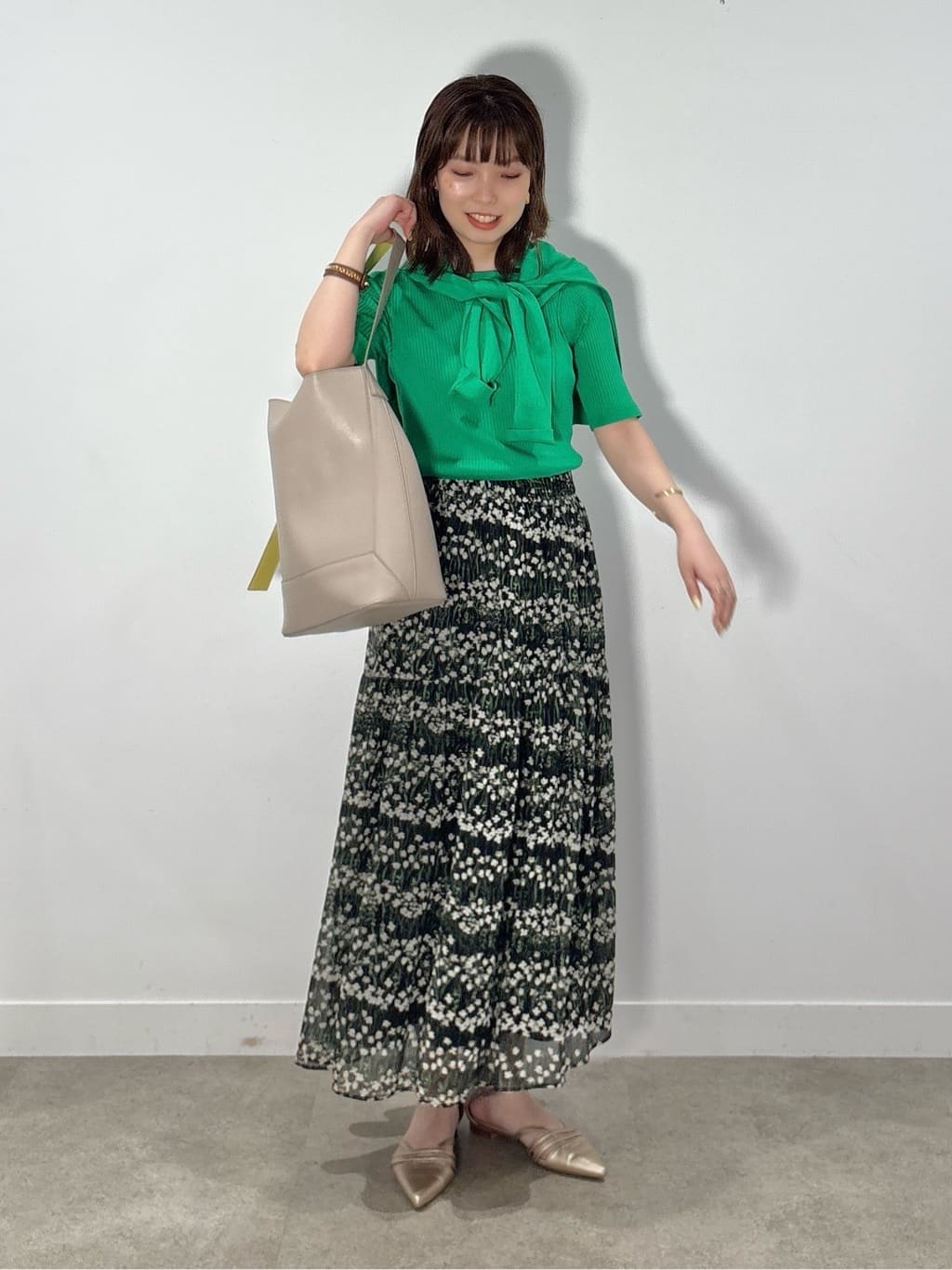 ねねさんの「INDIVI｜【インナーで活躍／アンサンブル】クルーネック半袖ニット」を使ったコーディネート