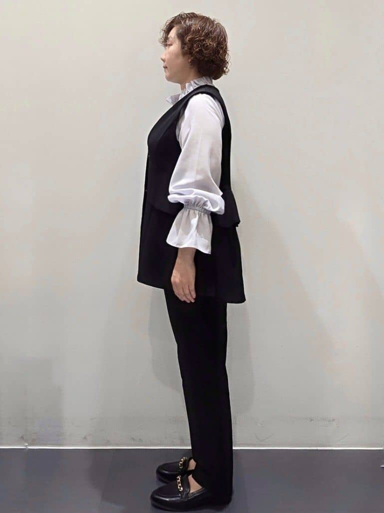 ゆきをさんの「OPAQUE.CLIP｜フリルペプラムジレ／セットアップ対応可【洗濯機洗い可】」を使ったコーディネート