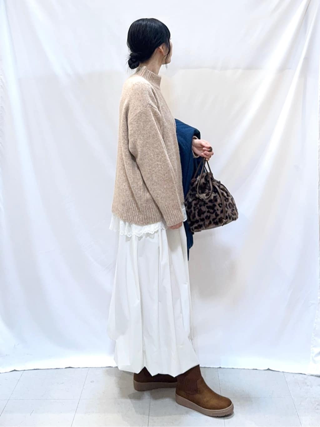 𝐇𝐢𝐫𝐨𝐦𝐢さんの「SHOO･LA･RUE｜【ダブルZIP】大人カジュアルスタイルに デニム中綿フーディーブルゾン」を使ったコーディネート