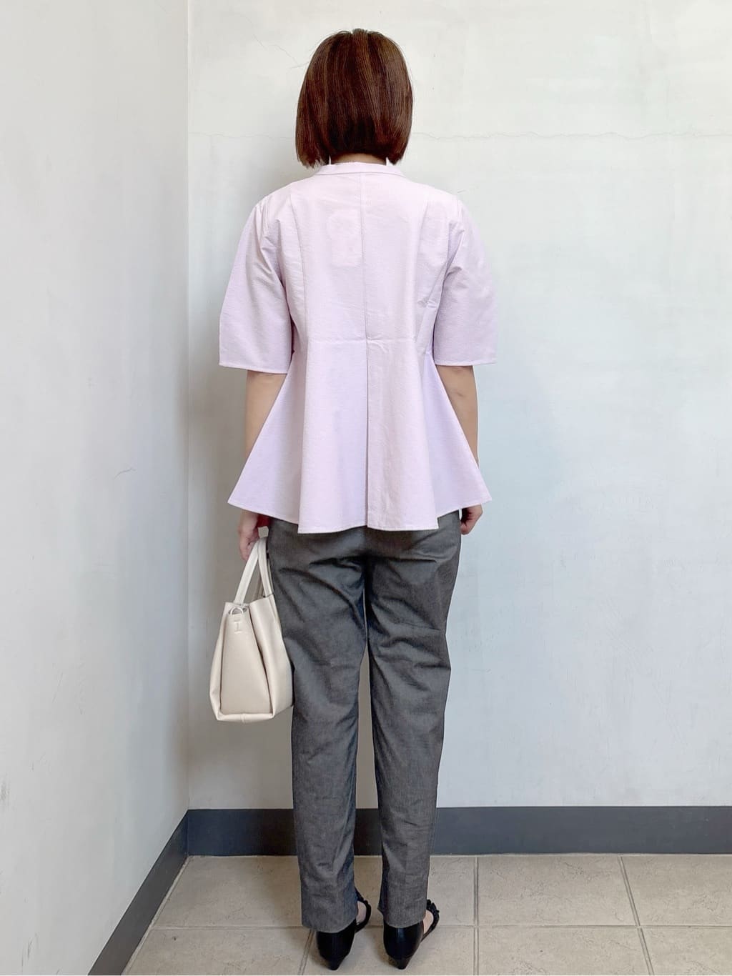 Ariさんの「OPAQUE.CLIP｜麻混ハイストレッチイージースティックパンツ【洗濯機洗い可】」を使ったコーディネート