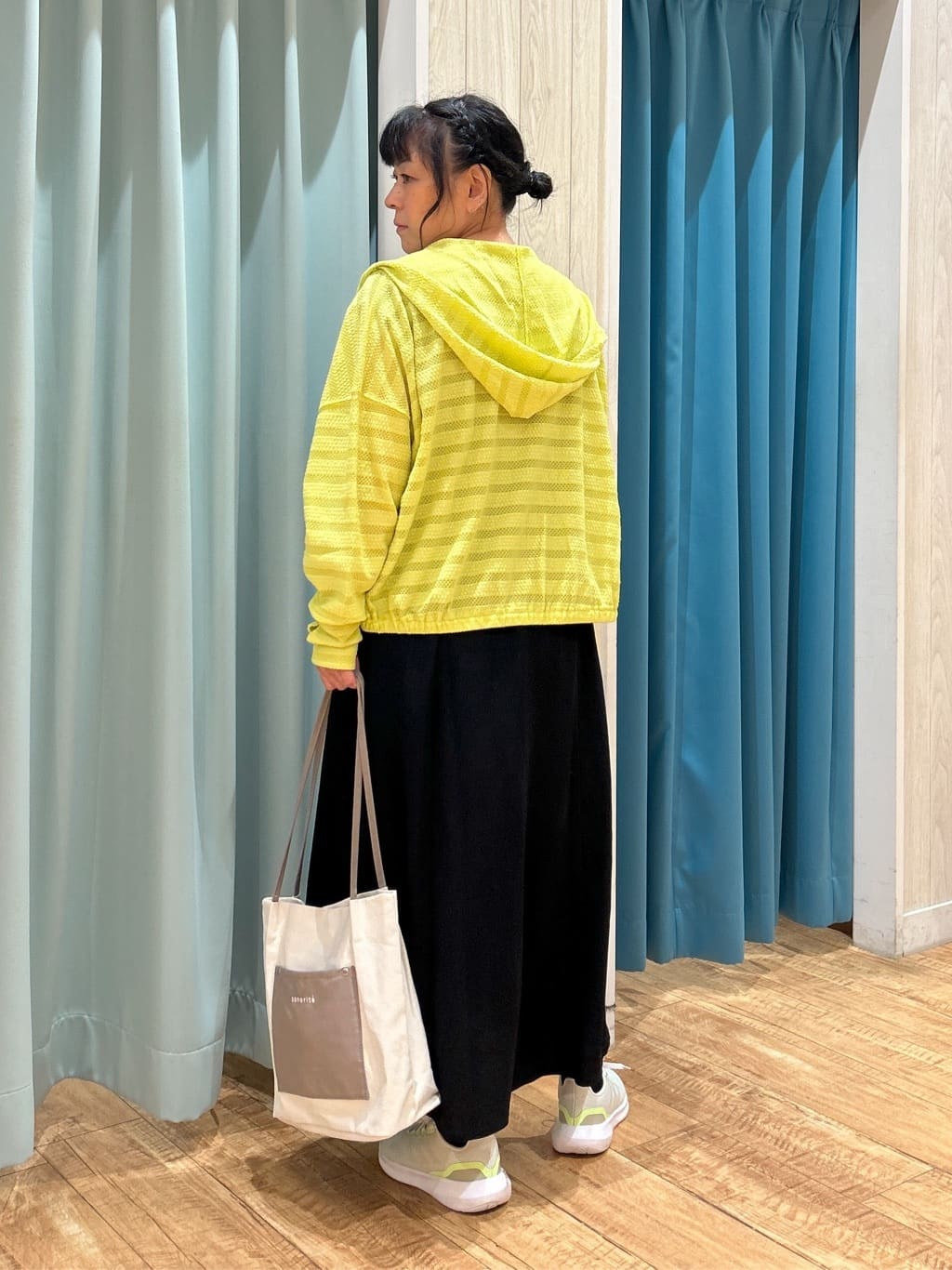 わかさんの「SHOO･LA･RUE｜【UV/水陸両用】手の甲まで隠れる レースボーダー ラッシュガードパーカ」を使ったコーディネート