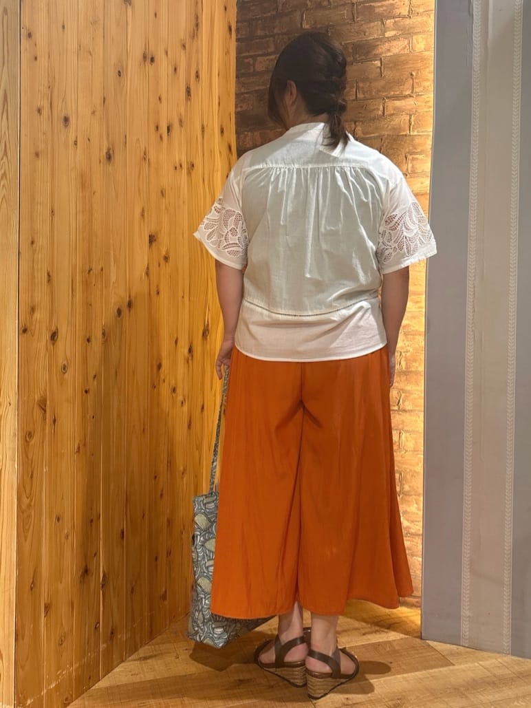 ゆかぴさんの「SHOO･LA･RUE｜【S-LL/6分袖】レースデザインで華やか見え お袖刺繍ブラウス」を使ったコーディネート