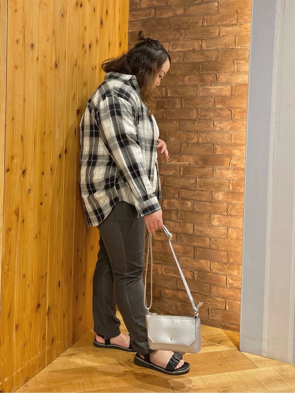 Risaさんの「SHOO･LA･RUE｜【洗濯機可/S-LL】程よい抜け感 大人のチェックシャツ」を使ったコーディネート