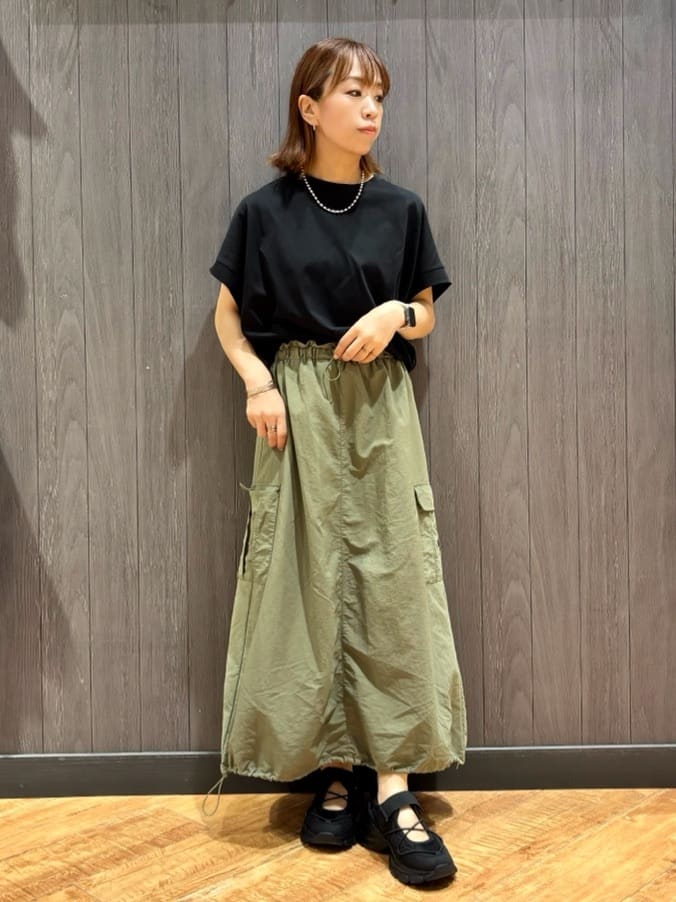 meiさんの「SHOO･LA･RUE｜【S-LL/汗ジミ軽減/ひんやり/UV】体型カバーに タック入りドルマントップス」を使ったコーディネート