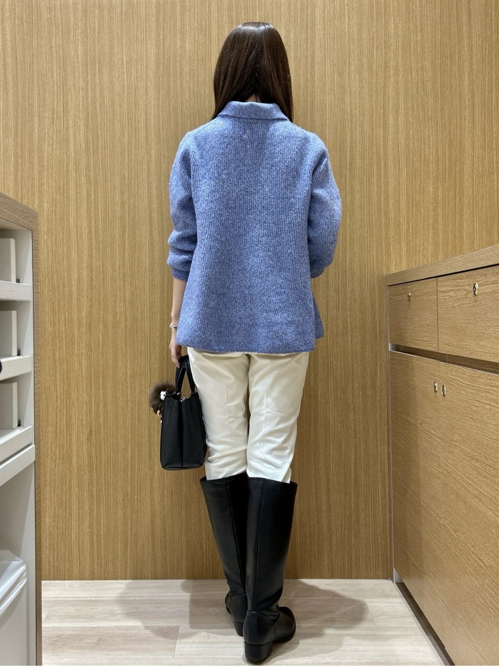 maiさんの「OPAQUE.CLIP｜スパンコールラメ衿2WAYペプラムニット【洗濯機OK】」を使ったコーディネート